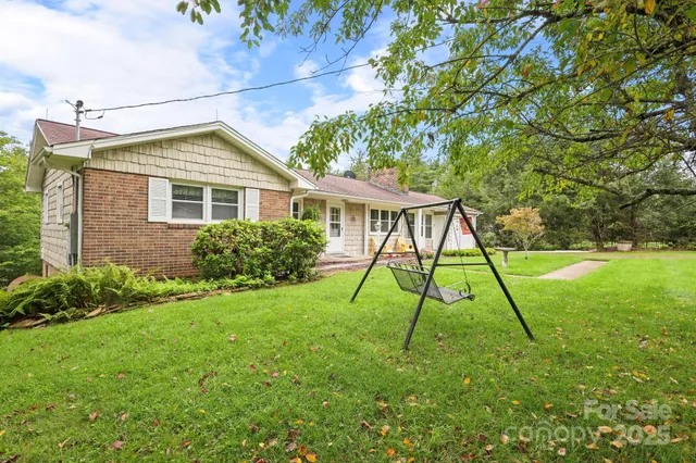 a view of a house with a backyard