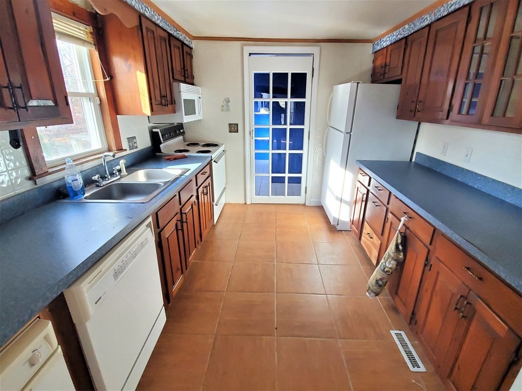187 Carver Road Plymouth, MA 02360 - Photo 4 of 22 Gallery Image 4