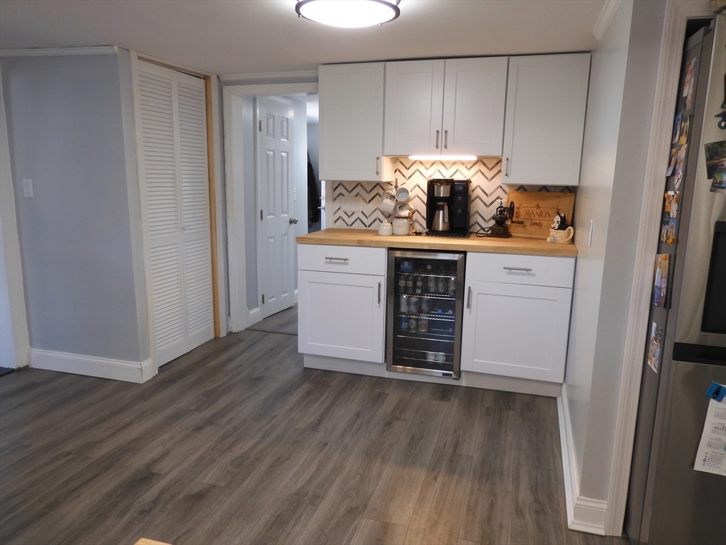 19 South Hunt Road Amesbury, MA 01913 - Photo 8 of 29 Gallery Image 8