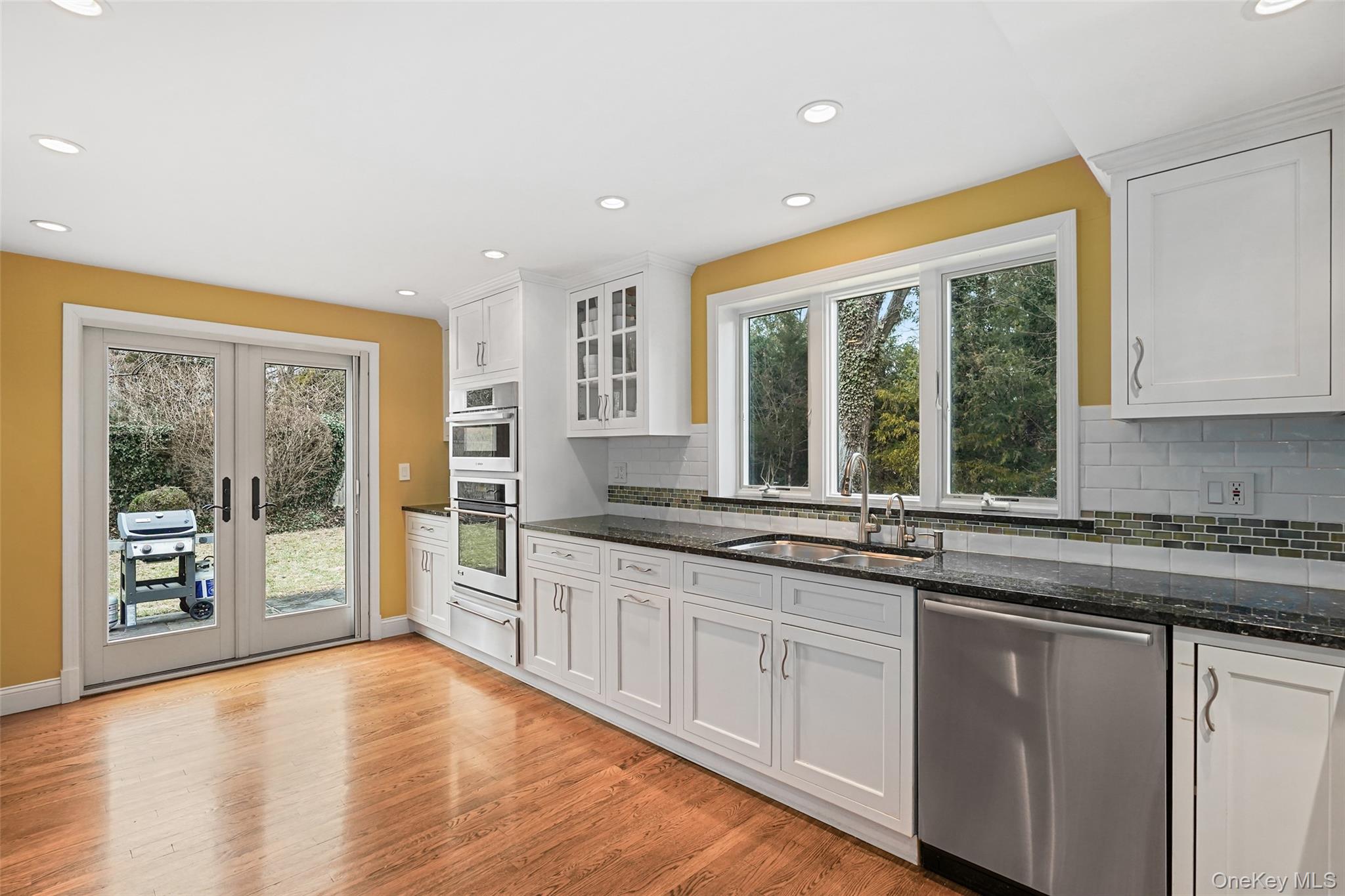 6 Old Oak Road Rye Brook, NY 10573 - Photo 12 of 30 Kitchen