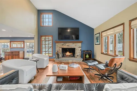 $1,849,000 | 6 Old Oak Road, Rye Brook, NY 10573