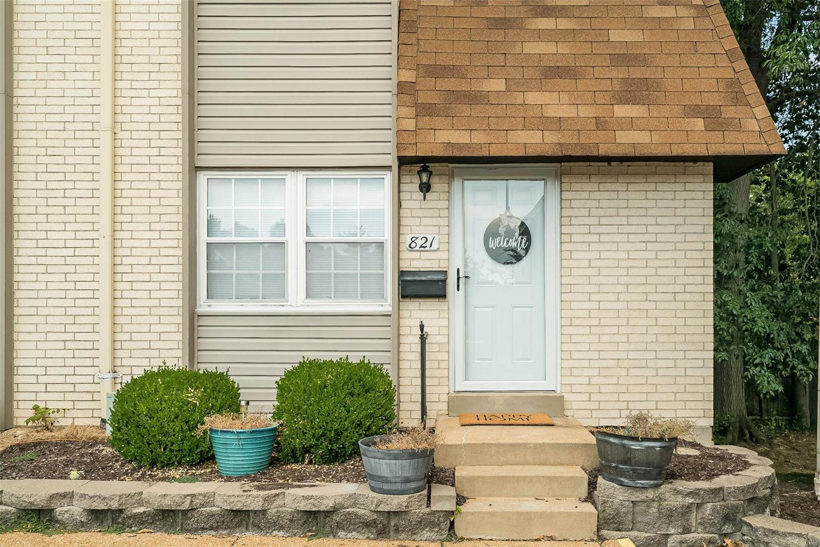 821 Portsdown Road Ballwin, MO 63011 - Photo 1 of 54