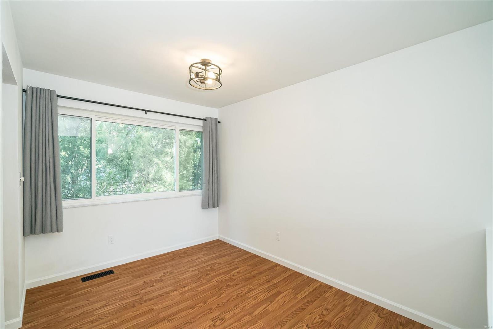 821 Portsdown Road Ballwin, MO 63011 - Photo 16 of 54