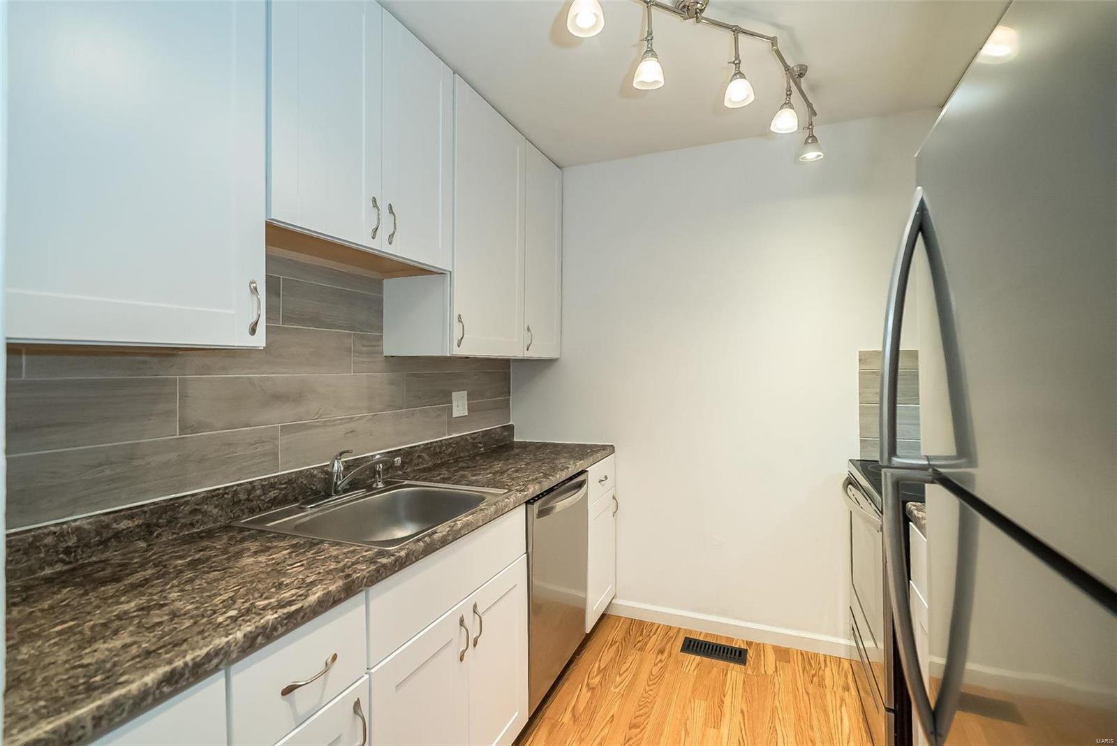 821 Portsdown Road Ballwin, MO 63011 - Photo 20 of 54