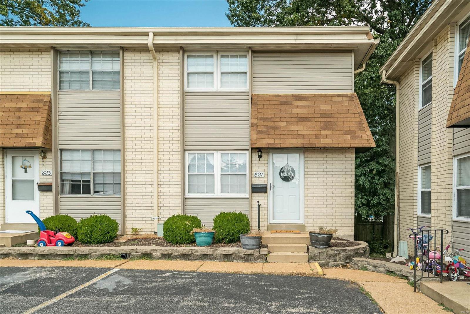 821 Portsdown Road Ballwin, MO 63011 - Photo 2 of 54