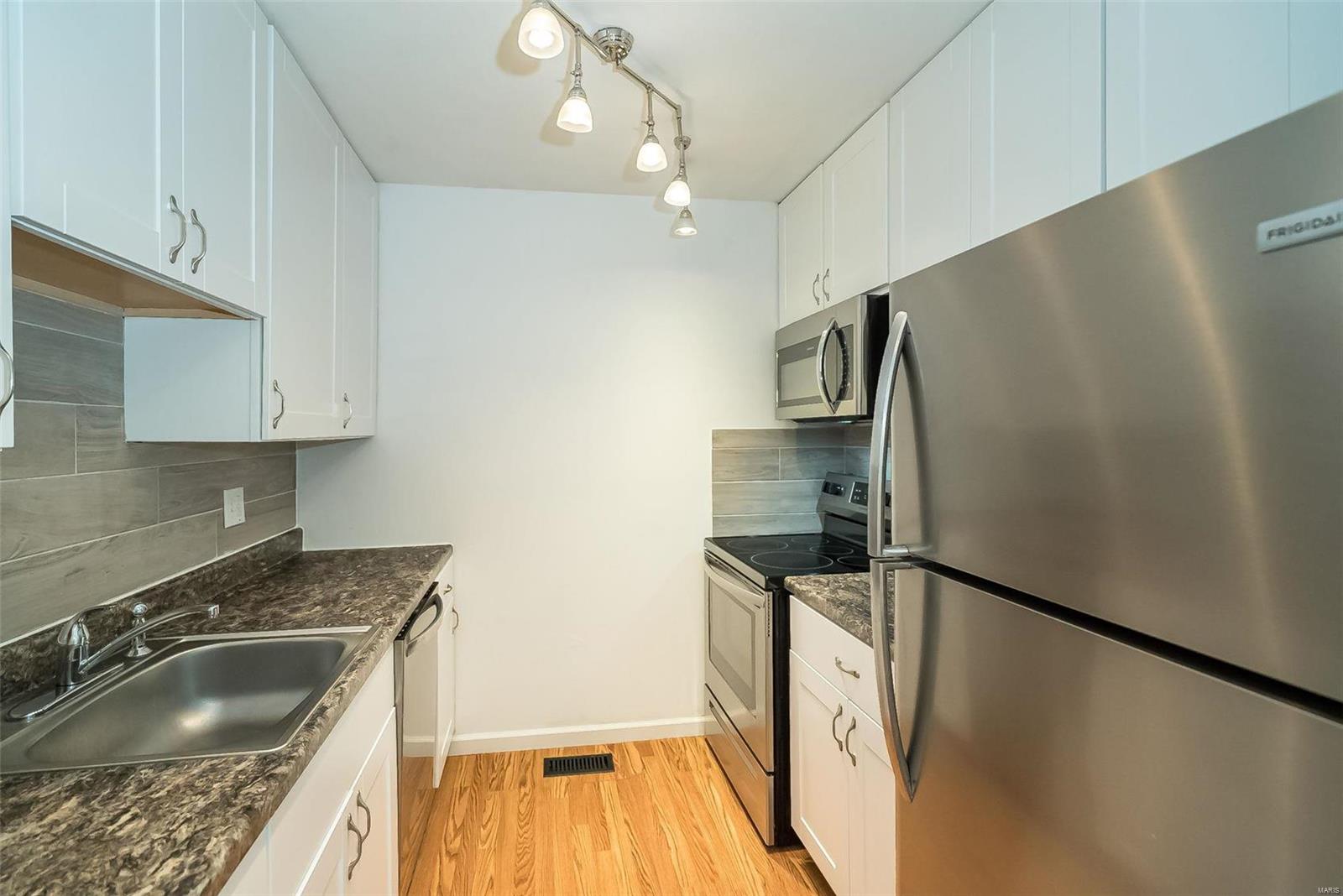 821 Portsdown Road Ballwin, MO 63011 - Photo 21 of 54