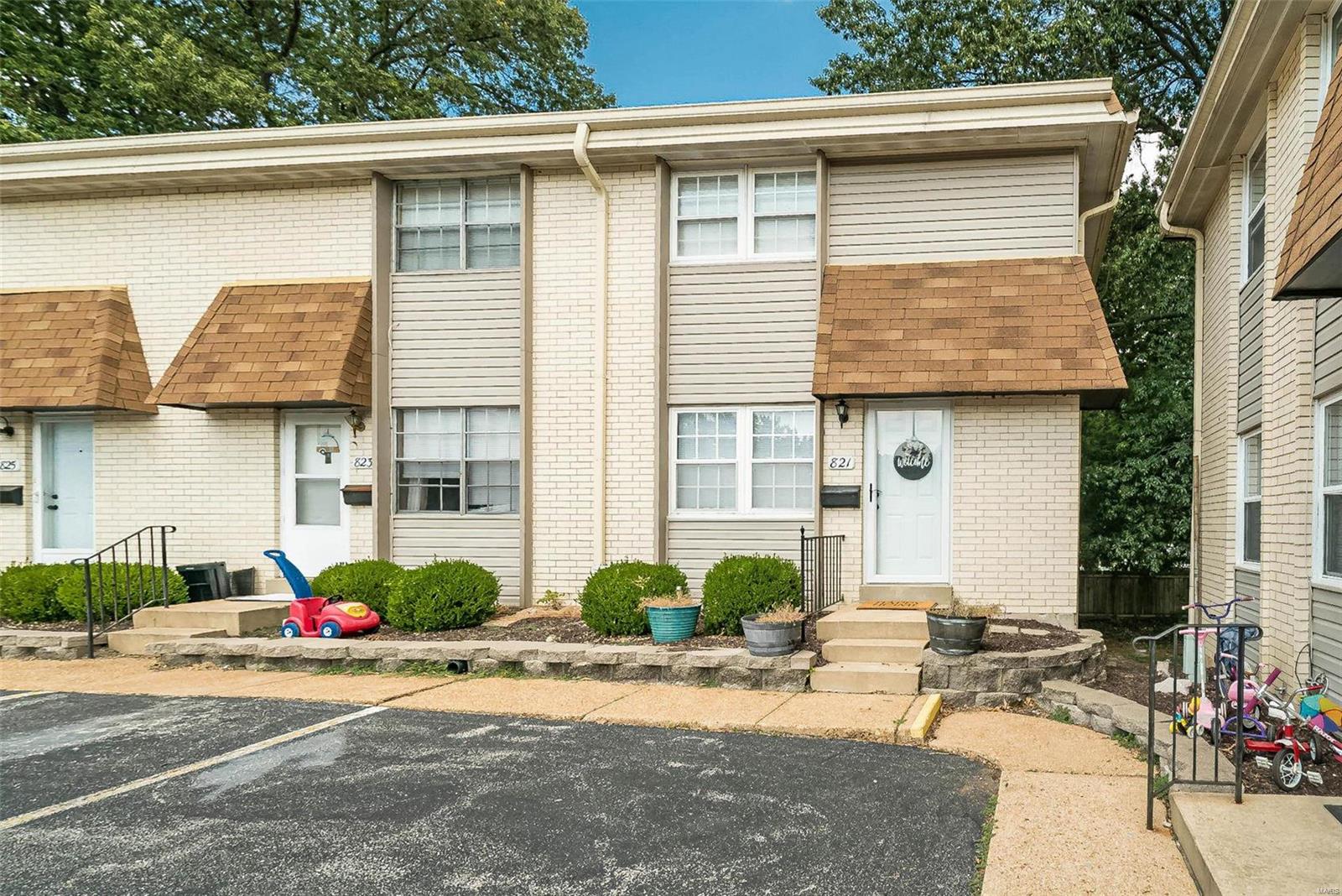 821 Portsdown Road Ballwin, MO 63011 - Photo 4 of 54