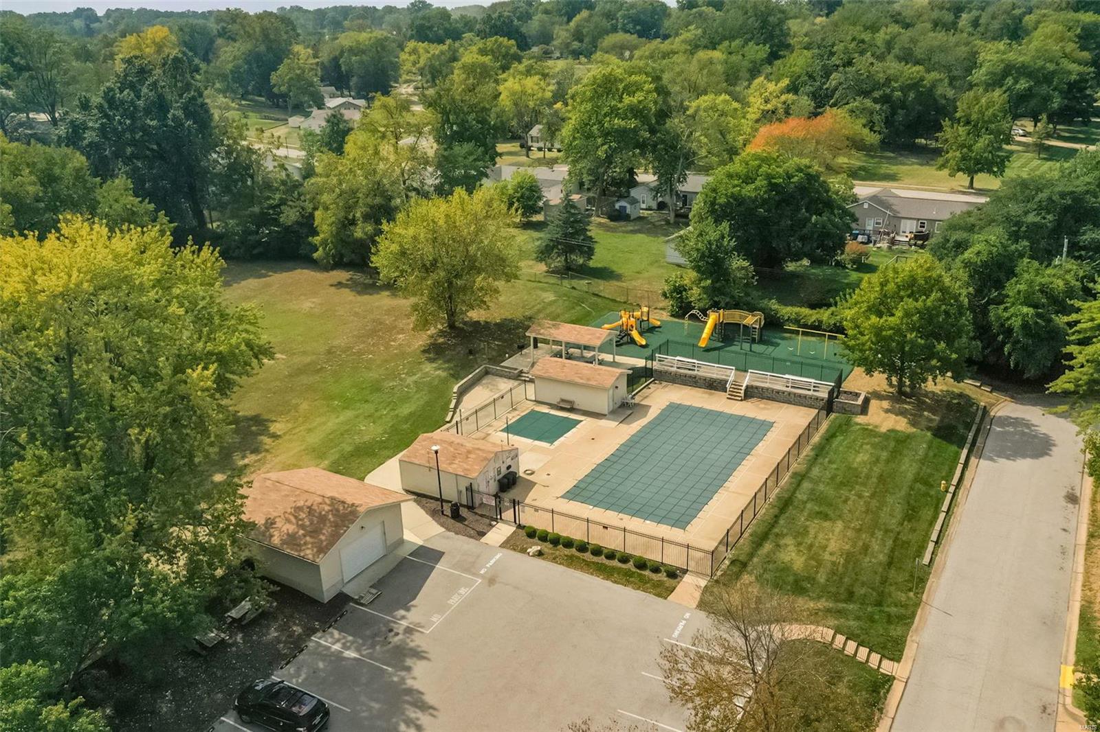 821 Portsdown Road Ballwin, MO 63011 - Photo 46 of 54