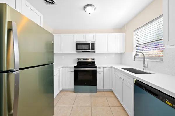$2,200 | 3281 East Golf Boulevard, Unit 4, Pompano Beach, FL 33064