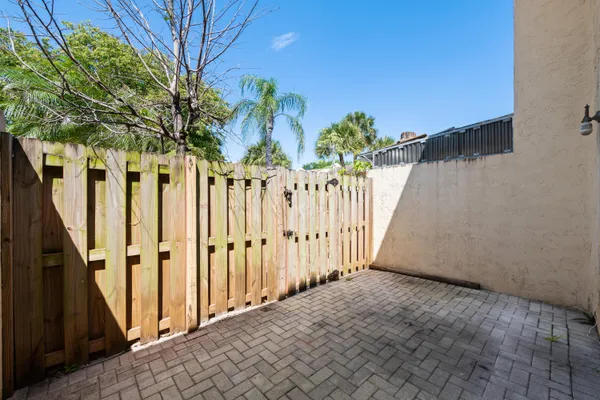 $2,200 | 3281 East Golf Boulevard, Unit 4, Pompano Beach, FL 33064