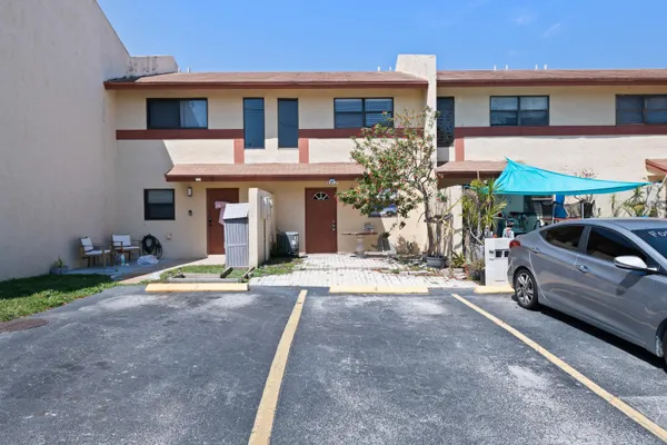 $2,200 | 3281 East Golf Boulevard, Unit 4, Pompano Beach, FL 33064