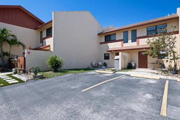 $2,200 | 3281 East Golf Boulevard, Unit 4, Pompano Beach, FL 33064