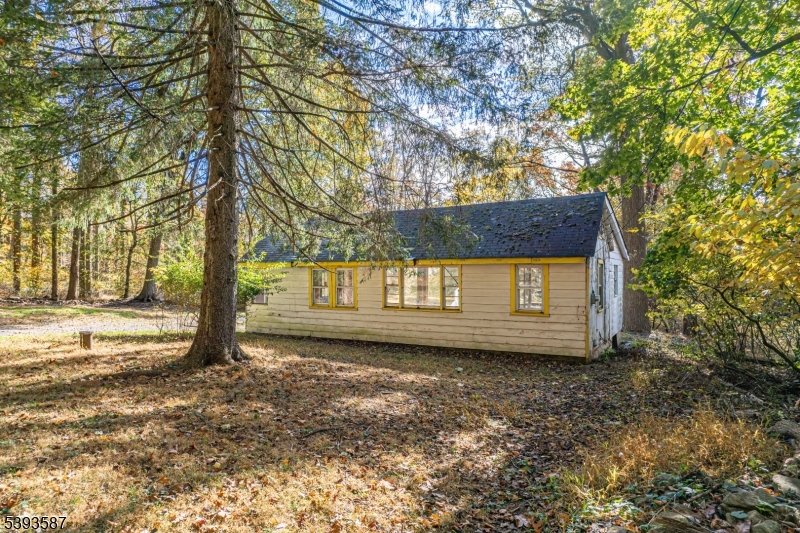 716 Sweet Hollow Road Bloomsbury, NJ 08804 - Photo 2 of 6