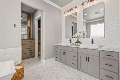 $950,000 | 5500 Collinwood Avenue, Fort Worth, TX 76107