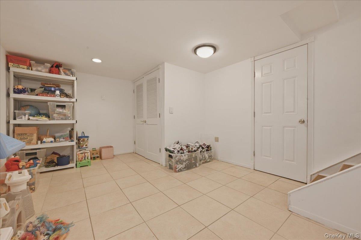 2461 Riviera Lane Bellmore, NY 11710 - Photo 35 of 44