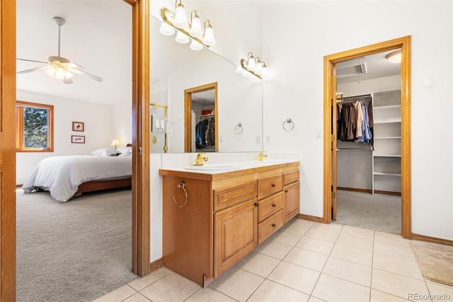 a en suite bathroom with a double vanity sink and a mirror