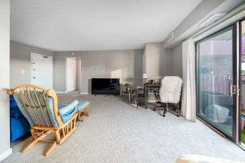 $185,000 | 1460 Fairlane Drive, Unit 307, Schaumburg, IL 60193