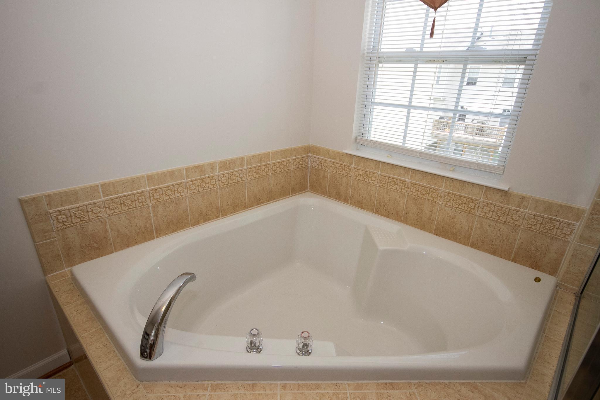812 Tipton Road Middle River, MD 21220 - Photo 25 of 30 OWNER BATH SOAK TUB