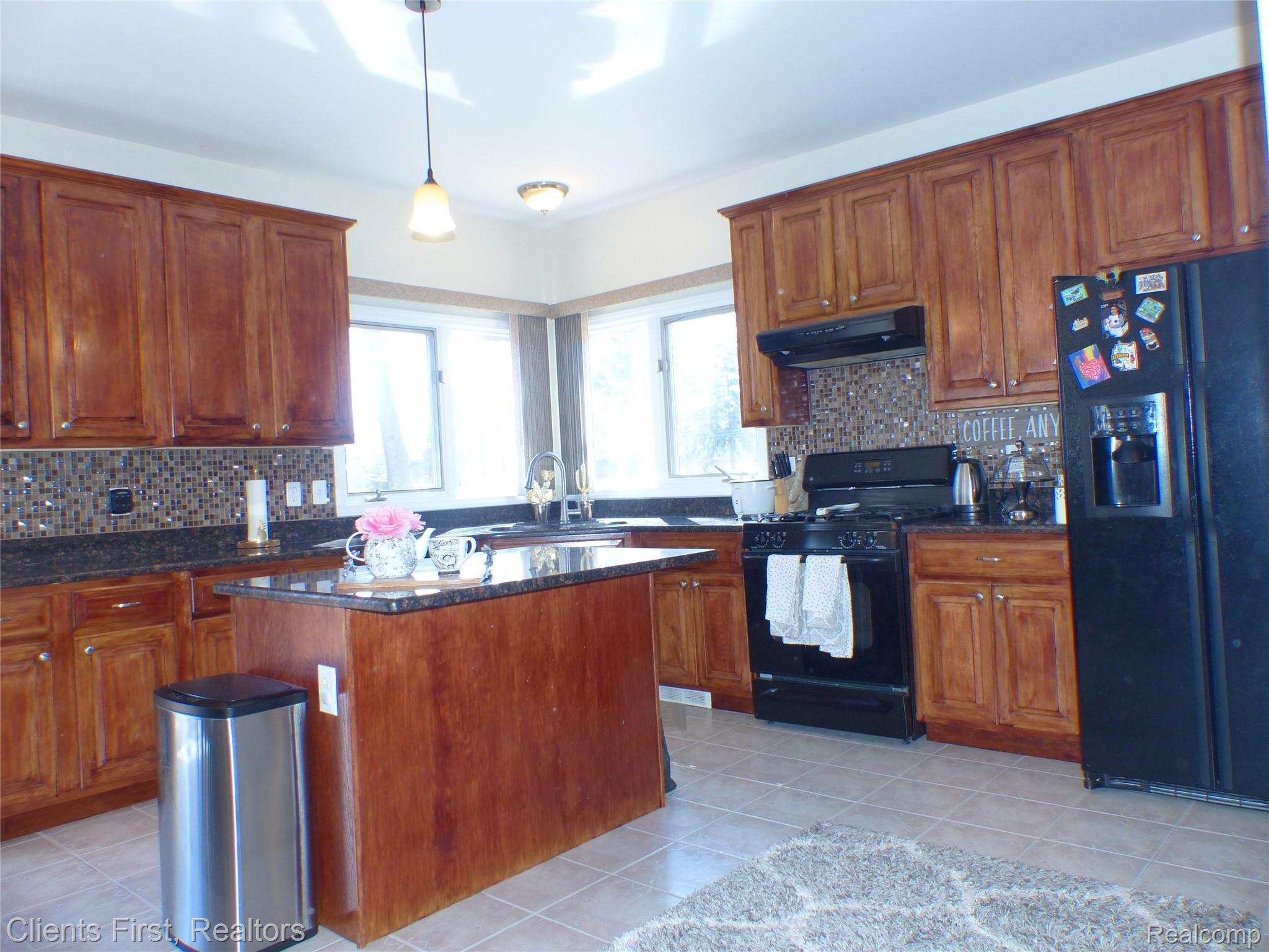 574 Seabrook Drive Rochester, MI 48307 - Photo 10 of 66 P1060382.JPG