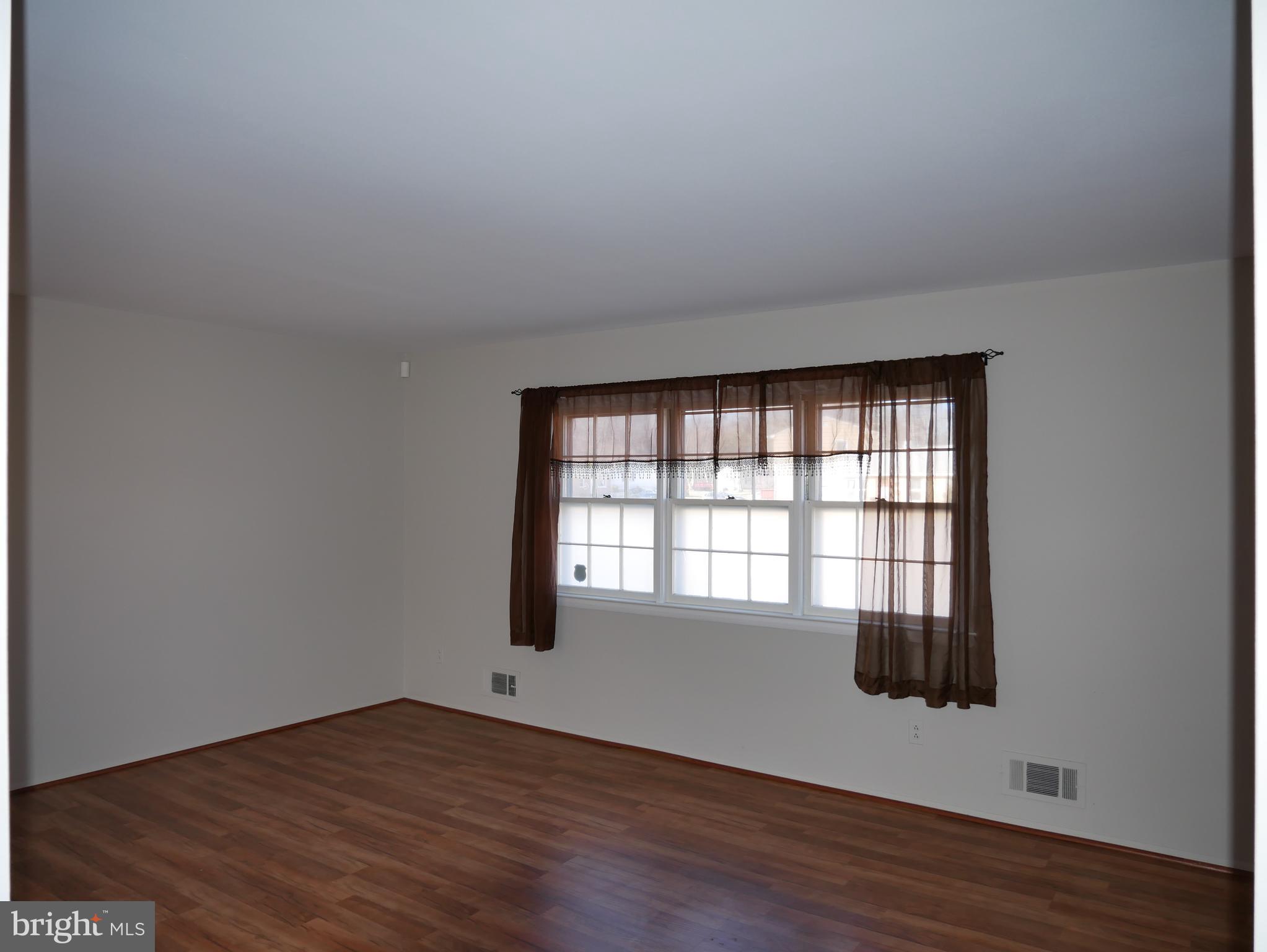 313 Highmeadow Road Reisterstown, MD 21136 - Photo 6 of 31 Living Room