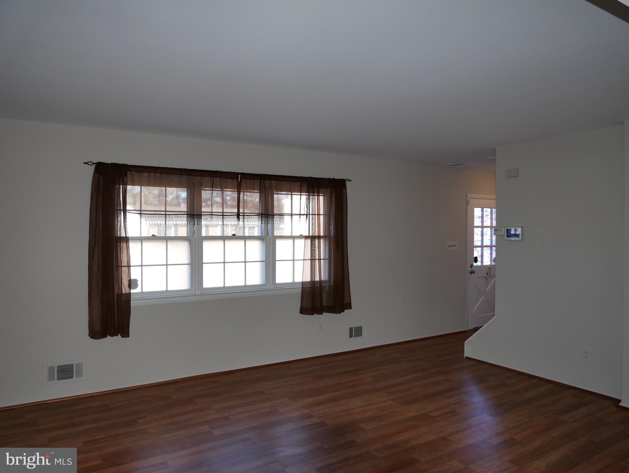 313 Highmeadow Road Reisterstown, MD 21136 - Photo 7 of 31 Living Room