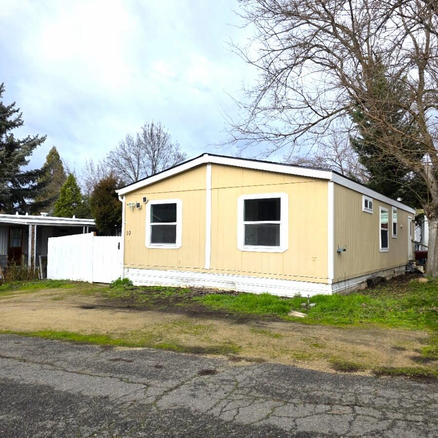 939 South Valley View Road, Unit 10 Ashland, OR 97520 - Photo 1 of 13 20260108_134059