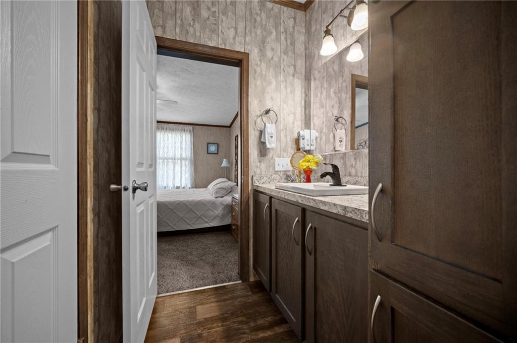 73 South Summit Road, Unit 510 Greenville, PA 16125 - Photo 20 of 33 a bathroom with a sink a toilet and shower