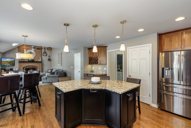 3N708 Baert Road St. Charles, IL 60175 - Photo 9 of 48 Gallery Image 9