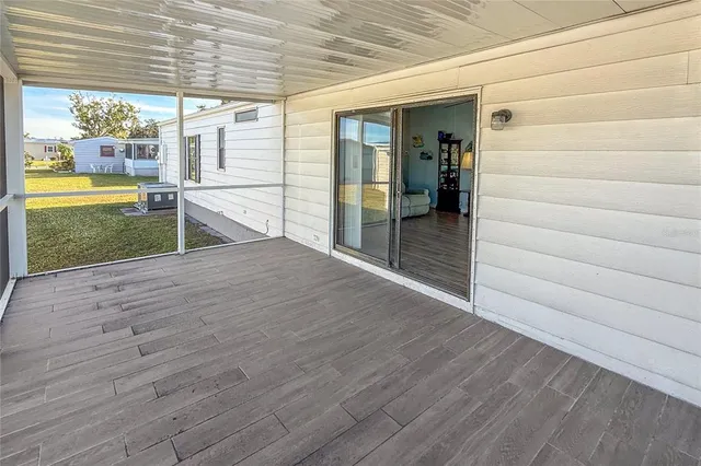 a view of livingroom with furniture