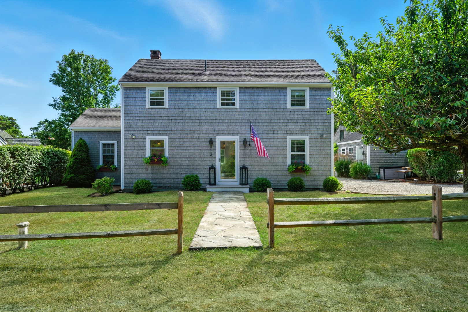a view of a house with a yard