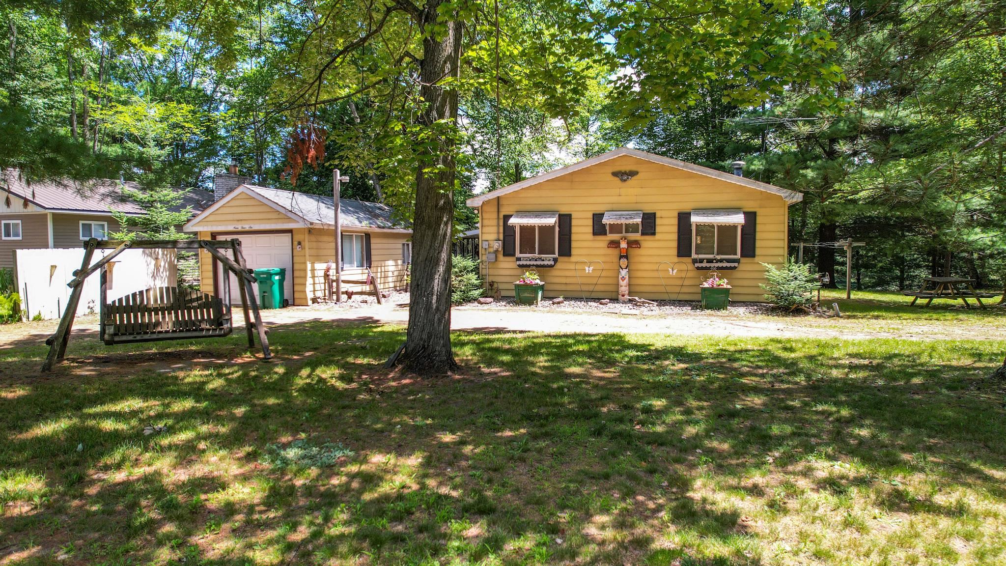 946 Rivers Terrace Road Gladwin, MI 48624 - Photo 2 of 39