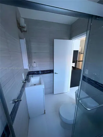 $1,900 | 333 Southwest 30th Road, Unit 4, Miami, FL 33129