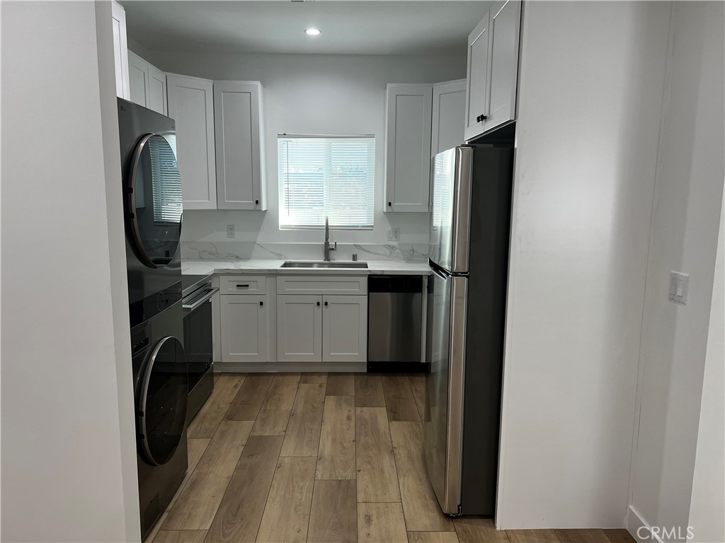 5952 1/2 Balcom Avenue Encino, CA 91316 - Photo 2 of 16