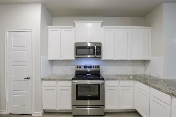 $2,500 | 127 Garden Grove Drive, Waxahachie, TX 75165