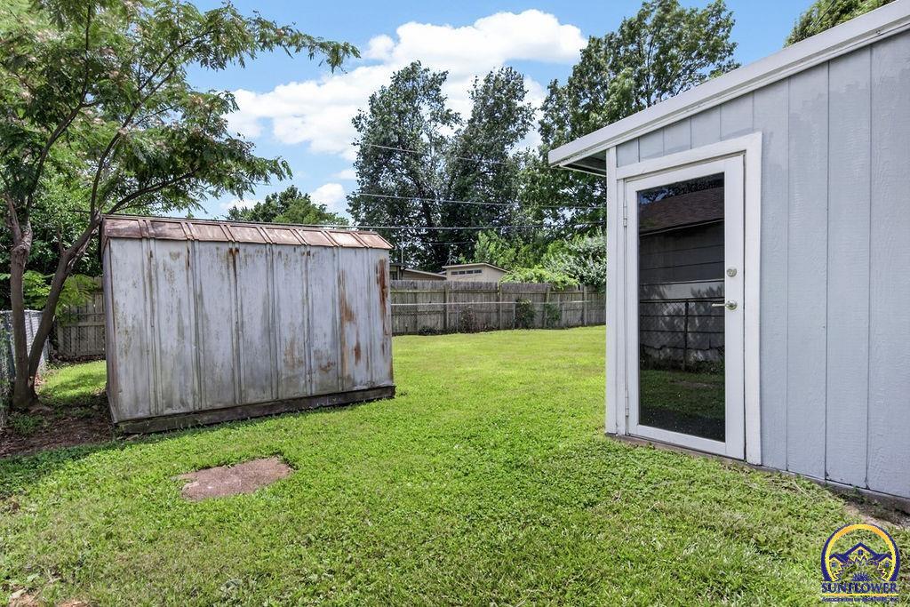 5517 Southwest 17th Terrace Topeka, KS 66604 - Photo 33 of 34