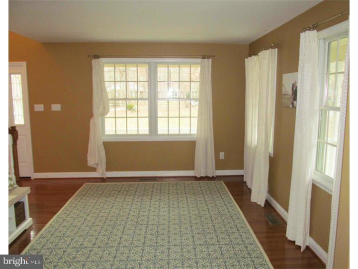 426 Stokes Road Shamong, NJ 08088 - Photo 4 of 25 Living Room