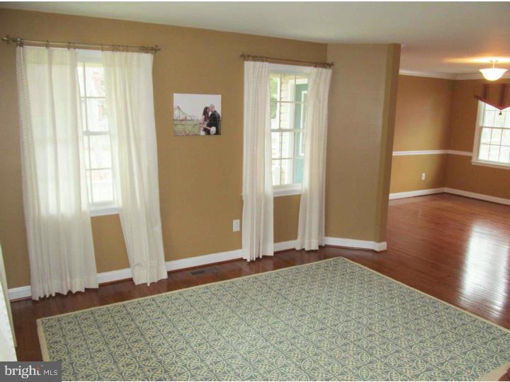 426 Stokes Road Shamong, NJ 08088 - Photo 5 of 25 Living Room
