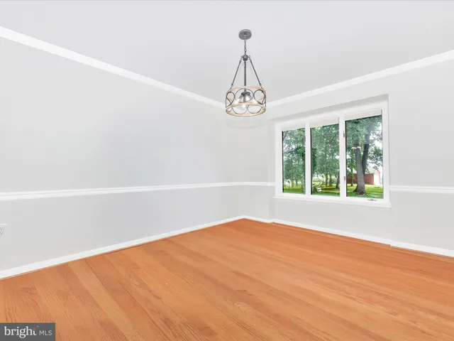 a view of empty room with window