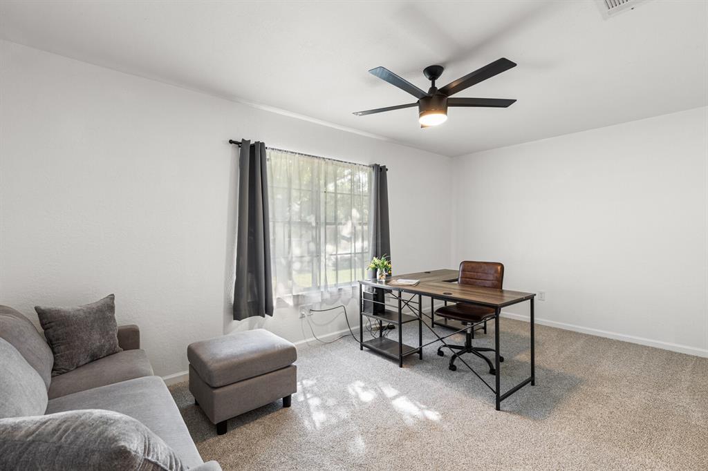 116 Marylee Drive Hewitt, TX 76643 - Photo 15 of 21 a living room with furniture and a window