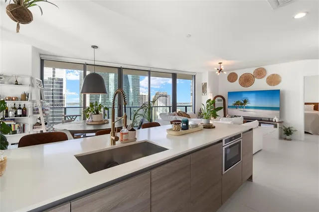 $7,000 | 1300 South Miami Avenue, Unit 2001, Miami, FL 33130