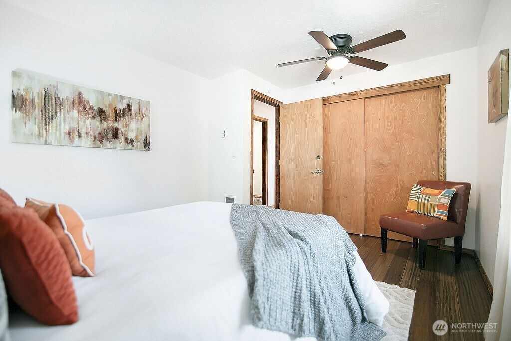 140 Rodgers Road Silverlake, WA 98645 - Photo 19 of 35 a bed room with a bed and a chair