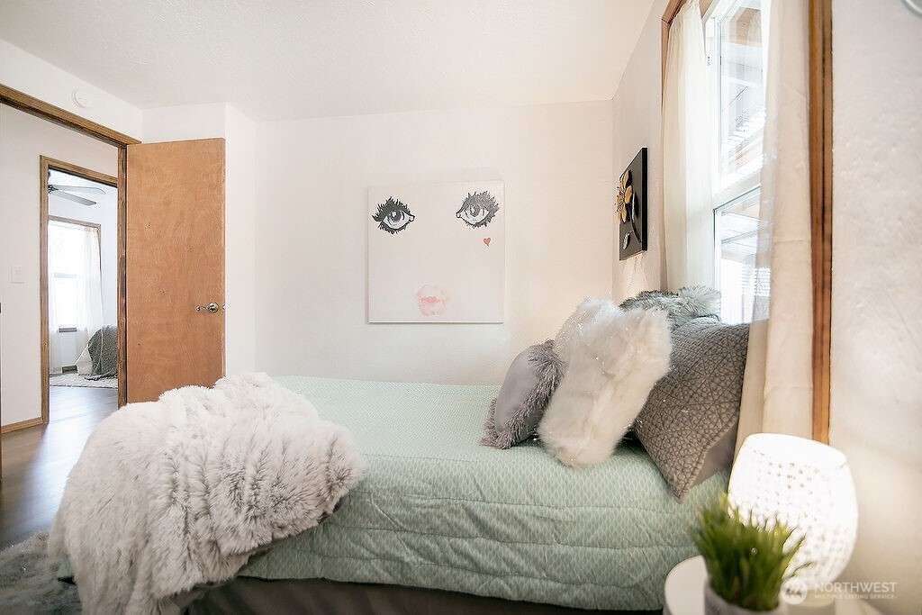 140 Rodgers Road Silverlake, WA 98645 - Photo 24 of 35 a bedroom with a bed and a window