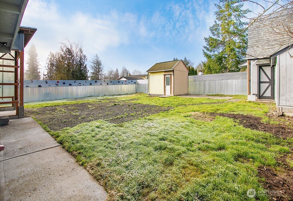 140 Rodgers Road Silverlake, WA 98645 - Photo 30 of 35 a view of a back yard of the house