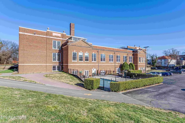 $2,000 | 523 North Bertrand Street, Unit 108, Knoxville, TN 37917