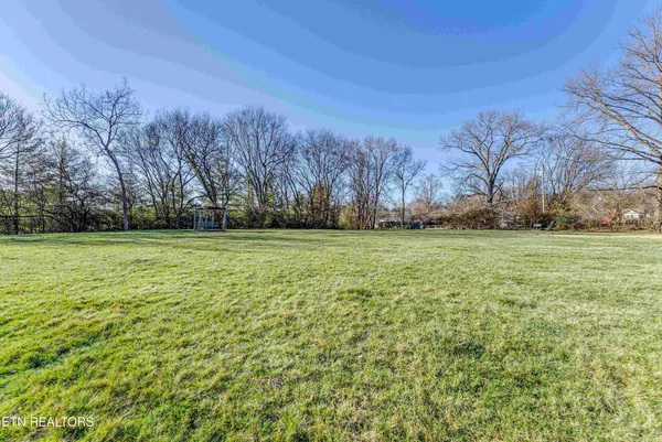 $2,000 | 523 North Bertrand Street, Unit 108, Knoxville, TN 37917