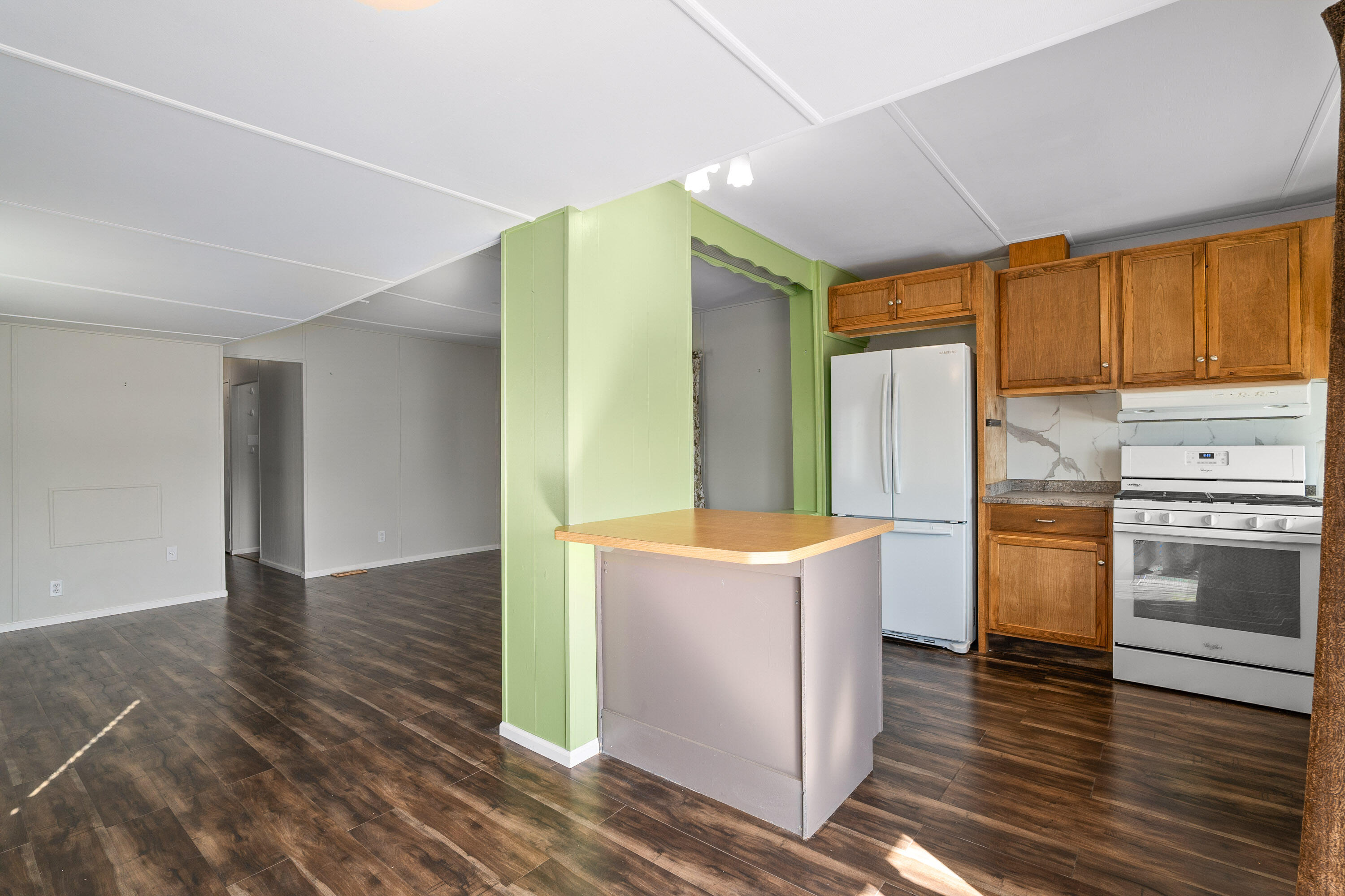 1241 Dowell Road, Unit 28 Grants Pass, OR 97527 - Photo 5 of 27 1241DowellRd#28-005