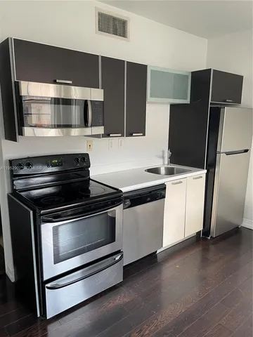 $1,900 | 621 11th Street, Unit 103, Miami Beach, FL 33139