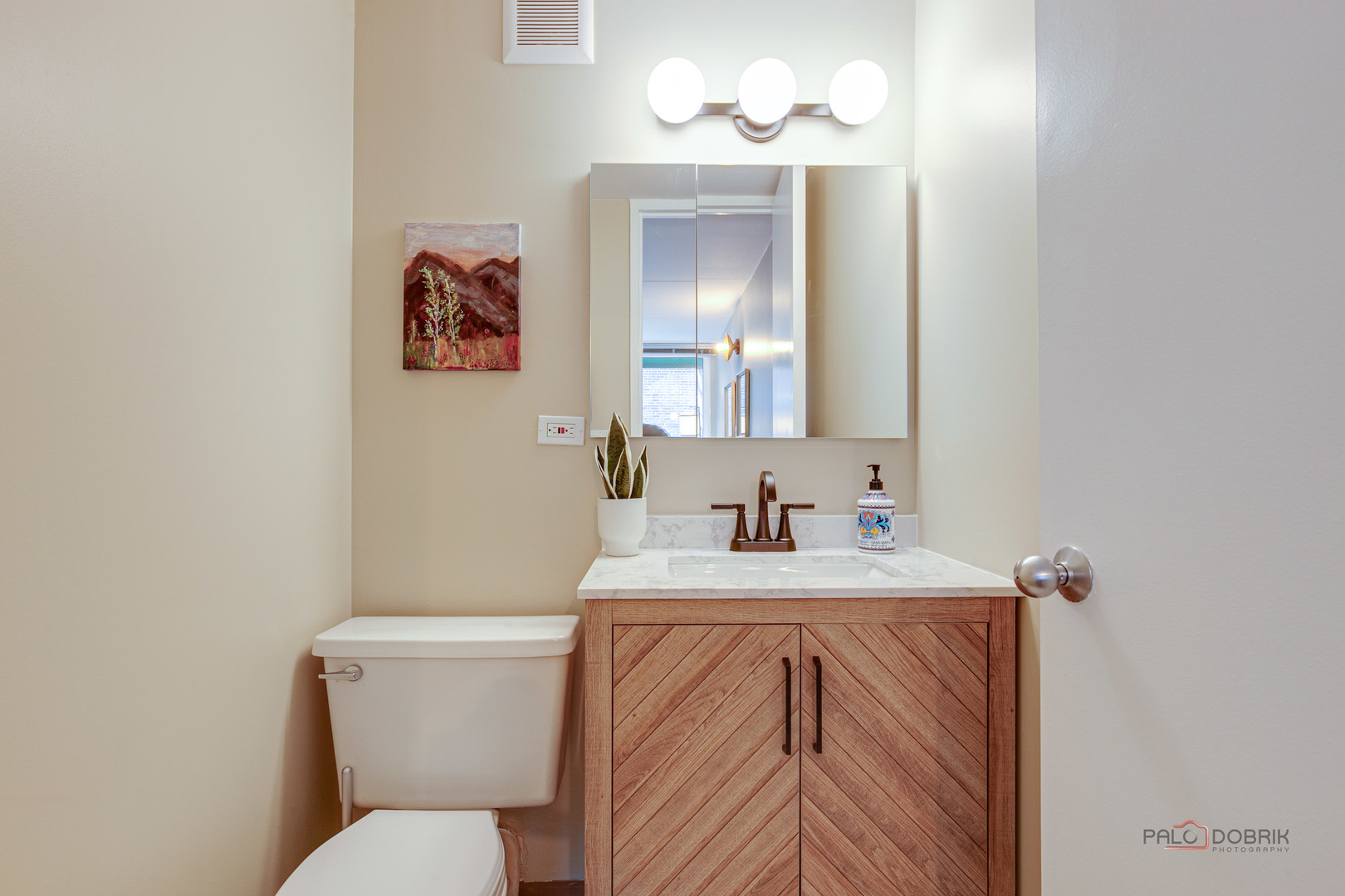 840 Michigan Avenue, Unit 9 Evanston, IL 60202 - Photo 13 of 27 a bathroom with a sink a toilet and a mirror