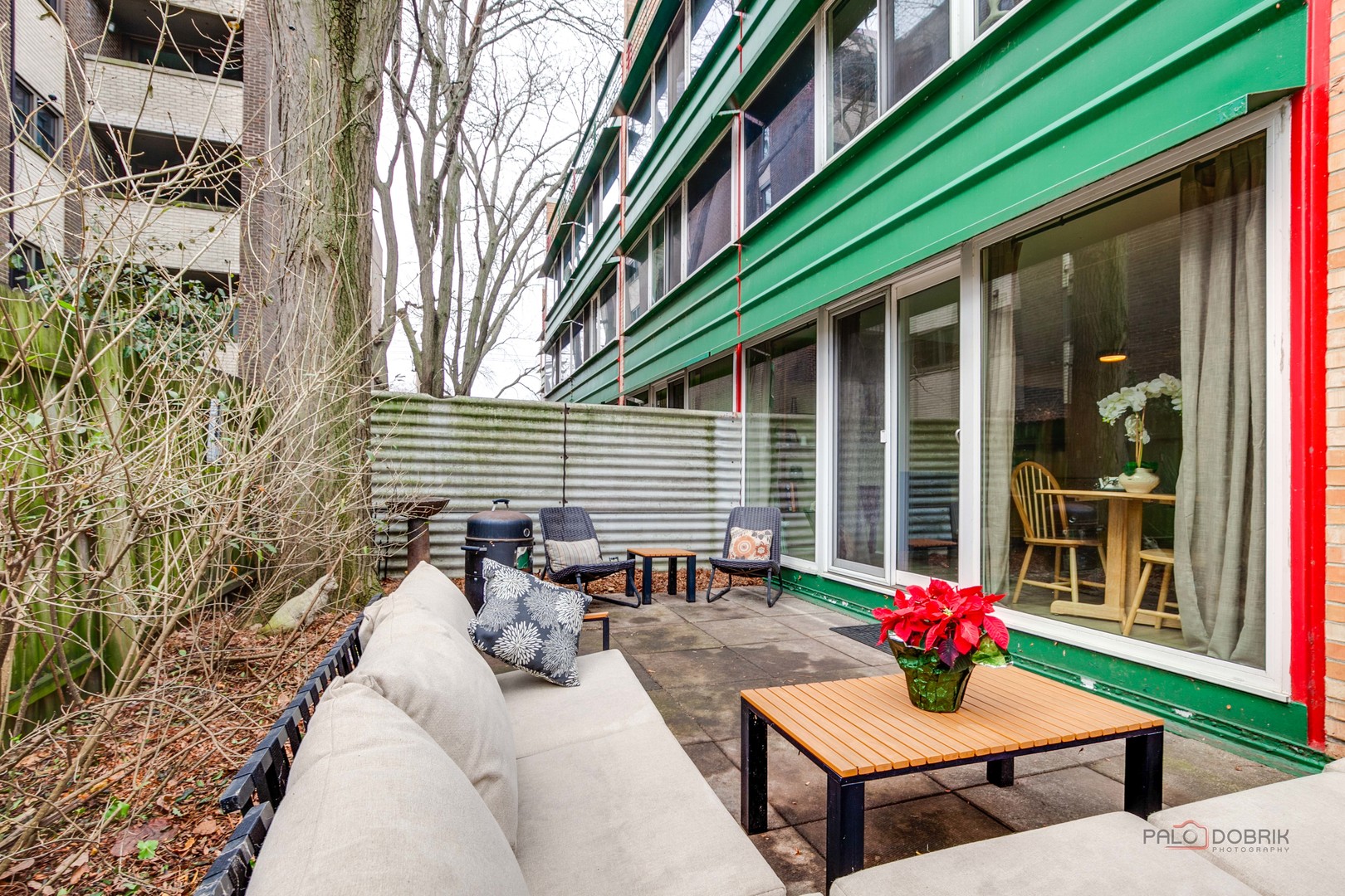 840 Michigan Avenue, Unit 9 Evanston, IL 60202 - Photo 21 of 27 a backyard of a house with outdoor seating