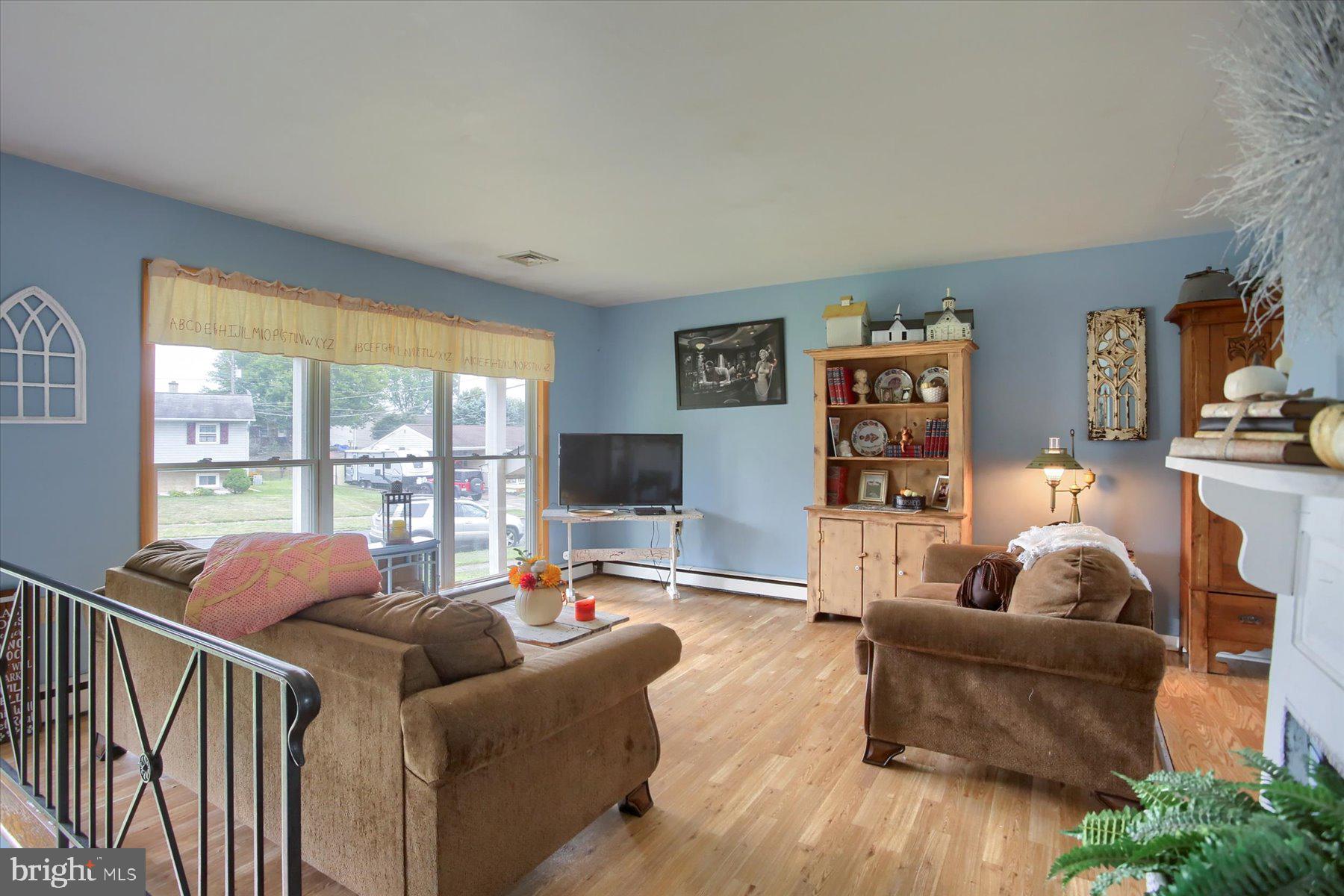 14 Burd Road Middletown, PA 17057 - Photo 4 of 31 upper living room with natural light
